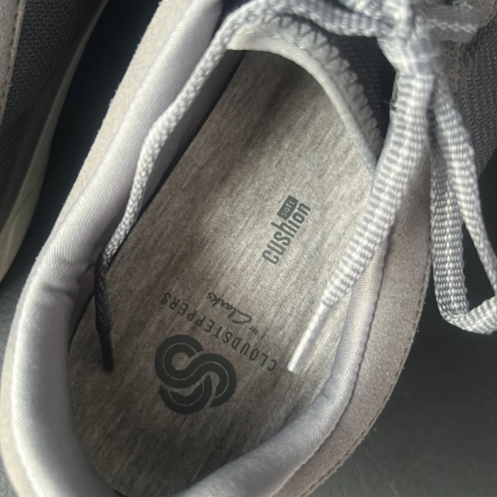Clarks Cloudsteppers Womans sneakers size 9.5 Gray